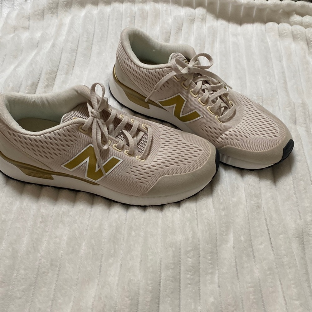 New Balance Revlite sneaker